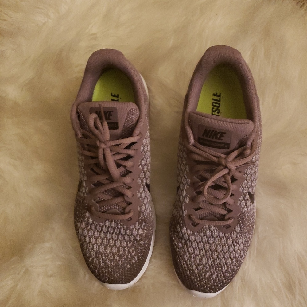 Women's Nike Air Max Sequent 2 Rose Running Size 9